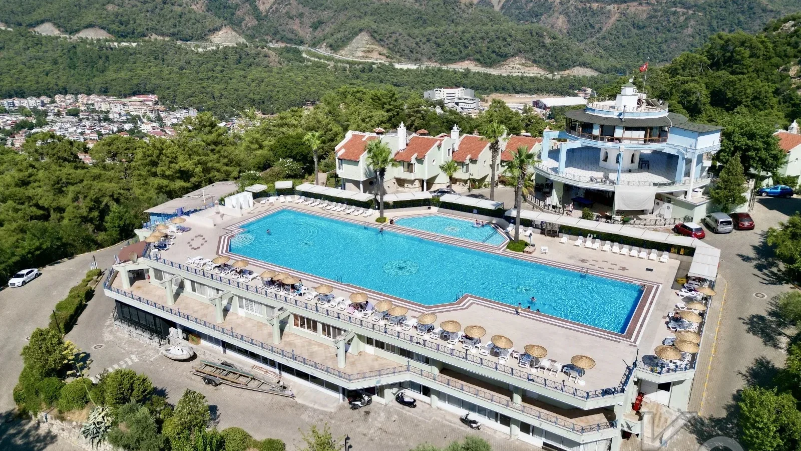 Marmari̇s Orman Tekni̇kerler'i̇nde 180m² Net 4+2 Tri̇pleks Vi̇lla