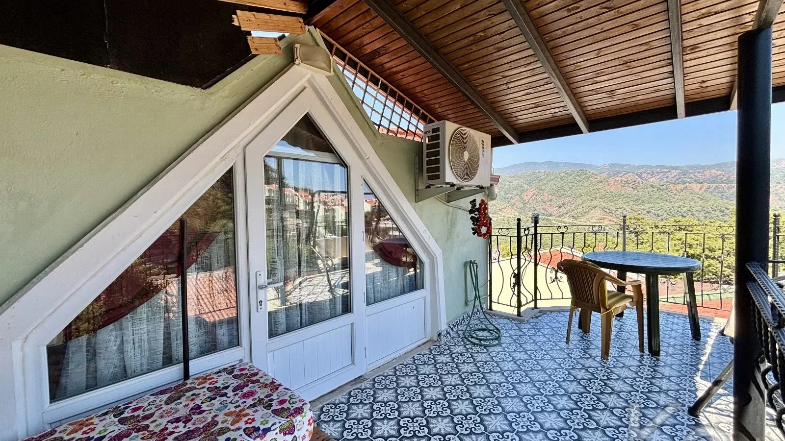Marmari̇s Orman Tekni̇kerler'i̇nde 180m² Net 4+2 Tri̇pleks Vi̇lla