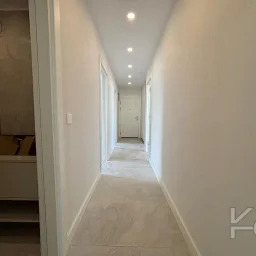 Laci̇vert Cadde  Feneryolu'nda Balkonlu Ebeveynli̇ Katta Tek Net 100m²  3+1