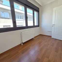 Lacivertcadde Kozyatağında Ebeveynli Balkonlu 80m² Net 3+1
