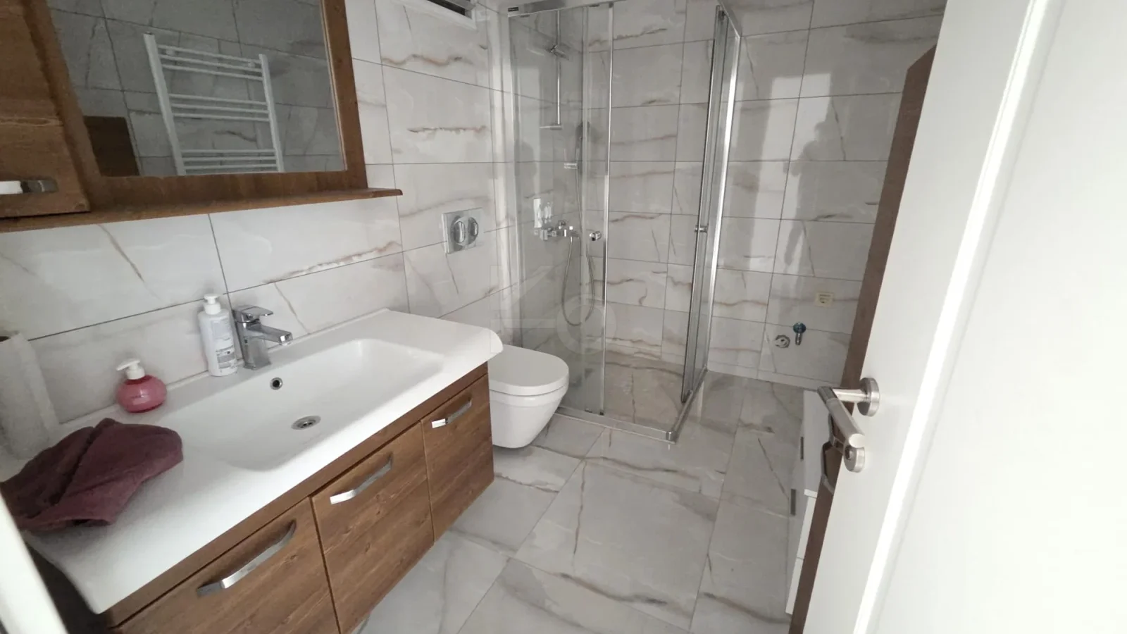 Lacivertcadde Kozyatağında Ebeveynli Balkonlu 80m² Net 3+1