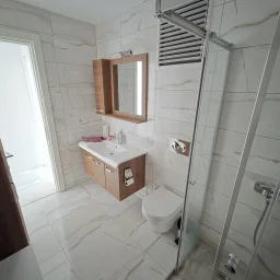 Lacivertcadde Kozyatağında Ebeveynli Balkonlu 80m² Net 3+1