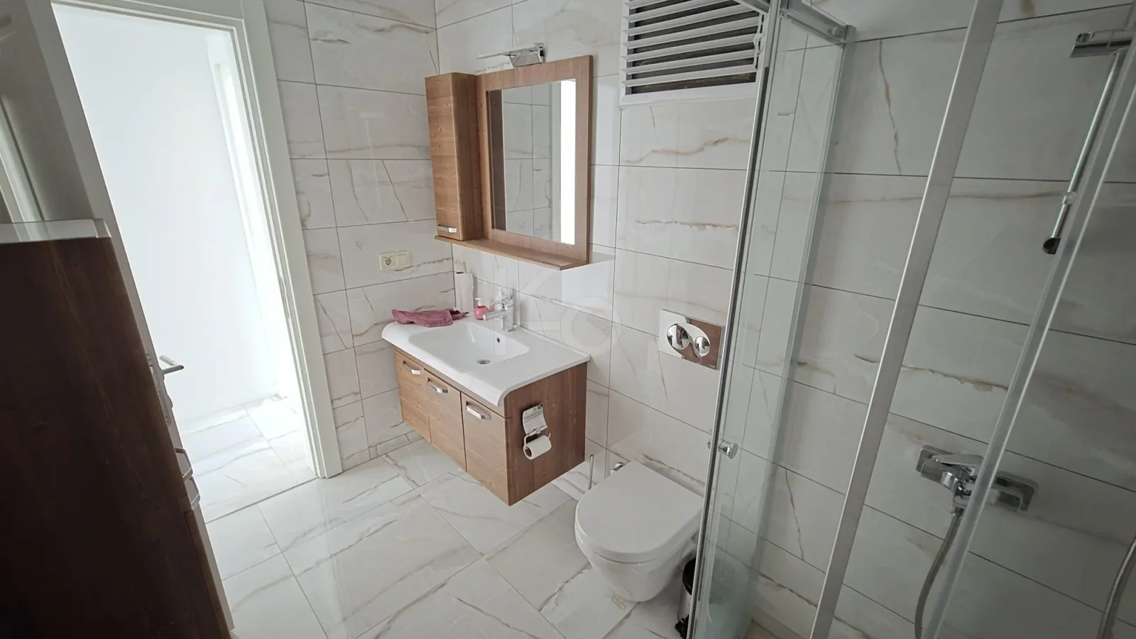 Lacivertcadde Kozyatağında Ebeveynli Balkonlu 80m² Net 3+1