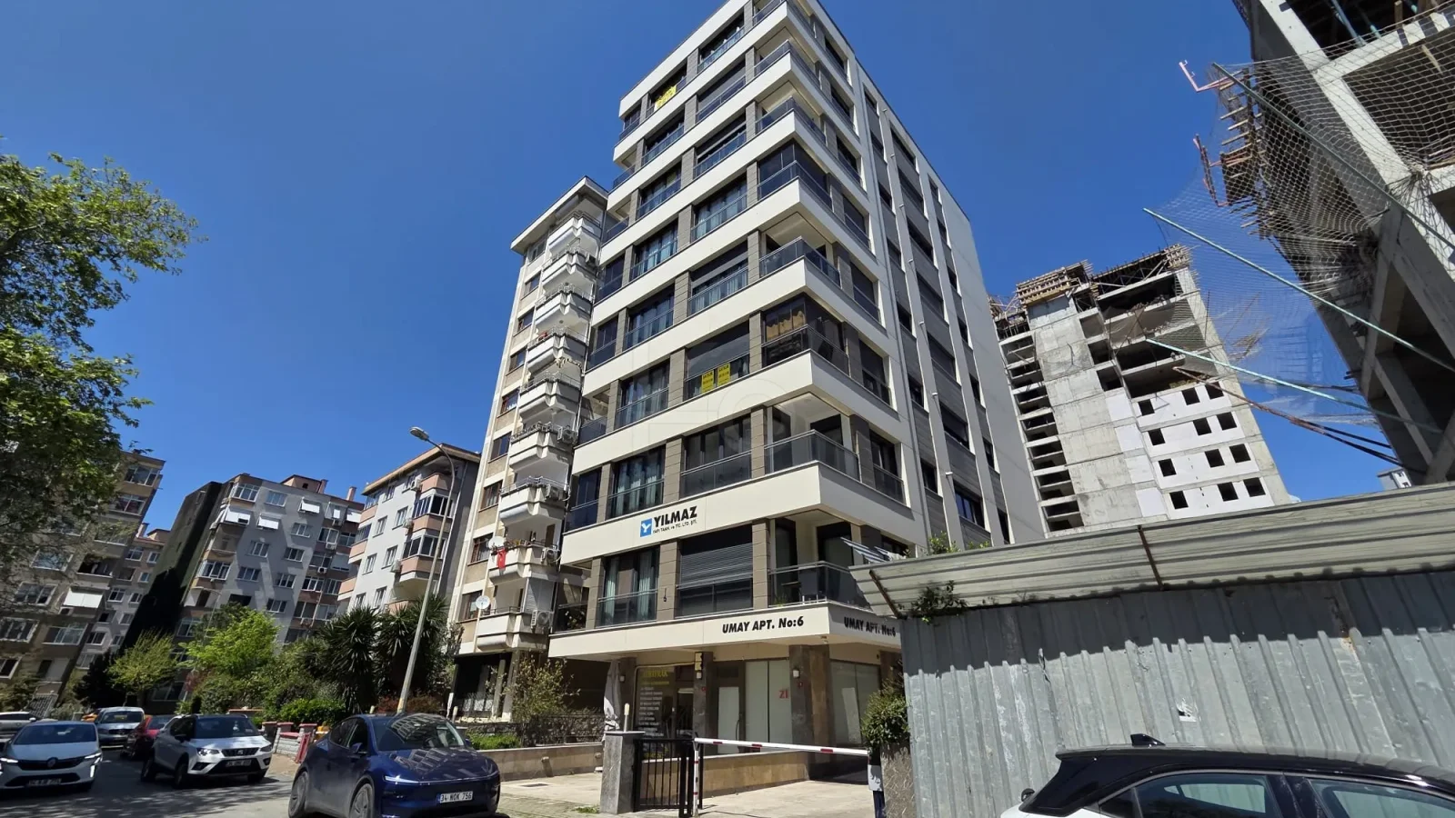 Lacivertcadde Kozyatağında Ebeveynli Balkonlu 80m² Net 3+1
