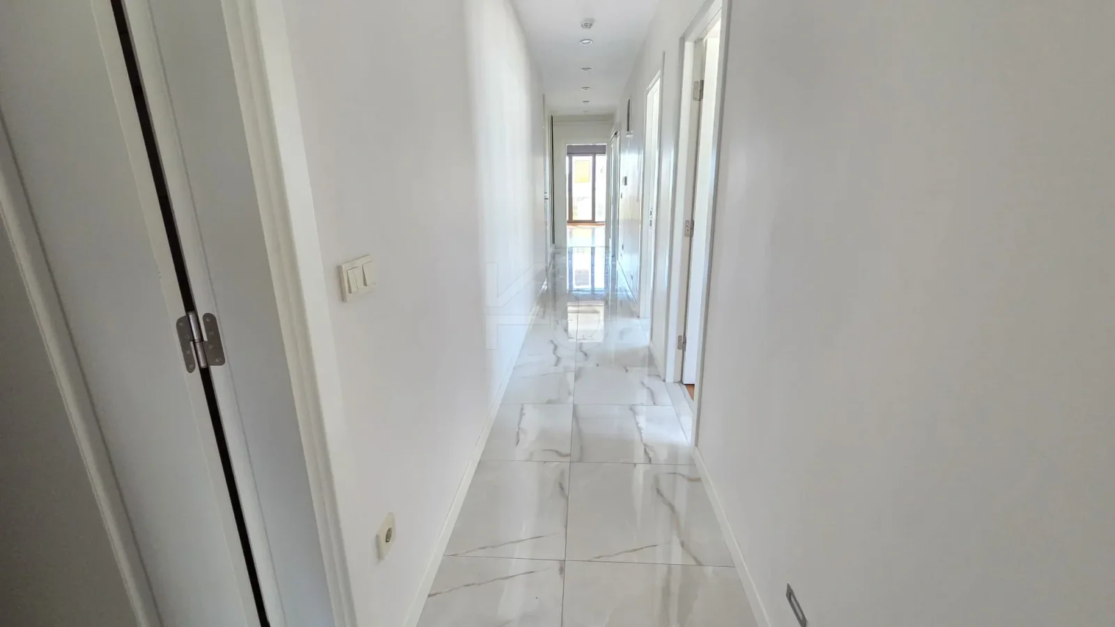 Lacivertcadde Kozyatağında Ebeveynli Balkonlu 80m² Net 3+1