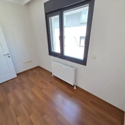 Lacivertcadde Kozyatağında Ebeveynli Balkonlu 80m² Net 3+1