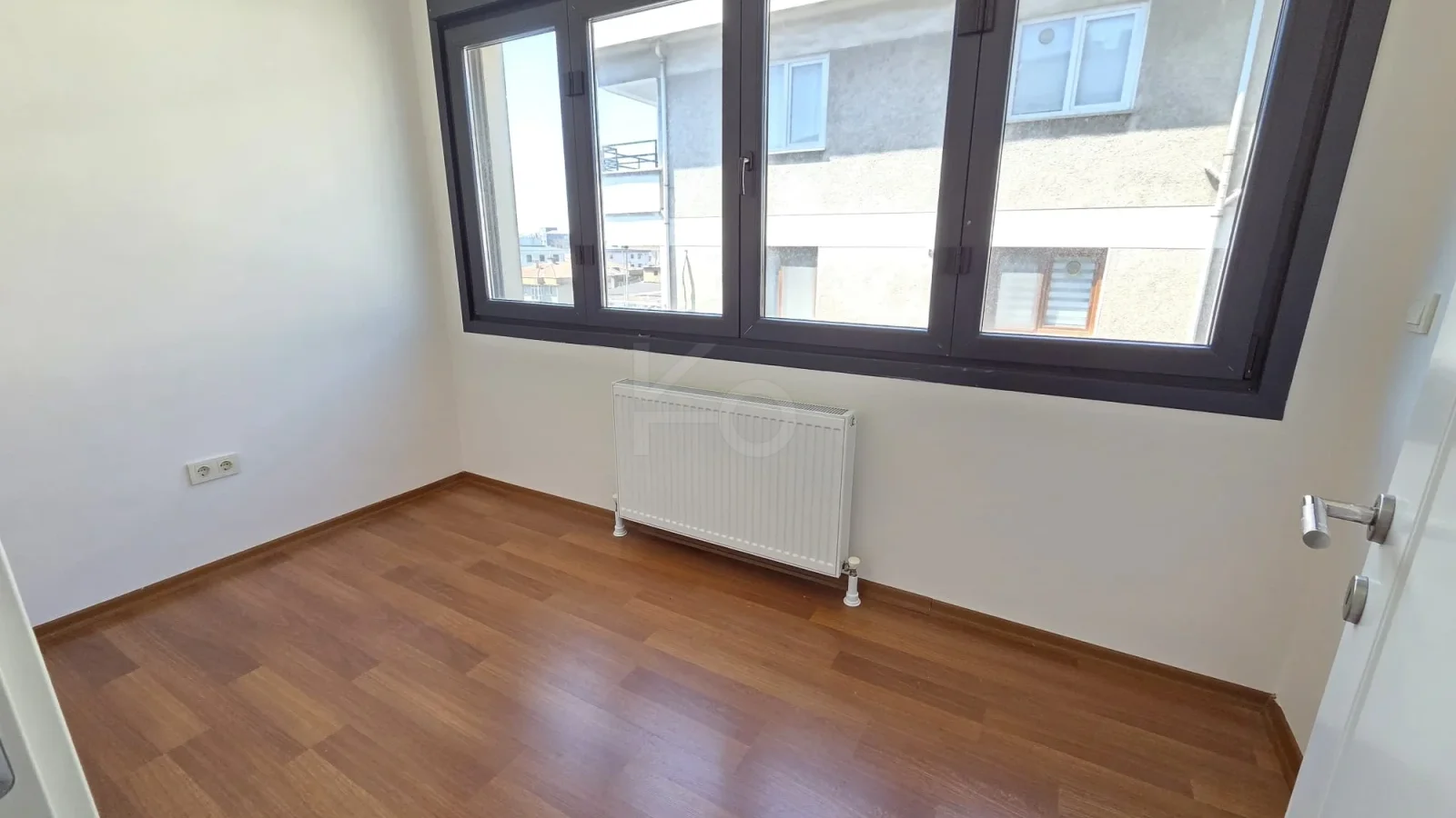 Lacivertcadde Kozyatağında Ebeveynli Balkonlu 80m² Net 3+1