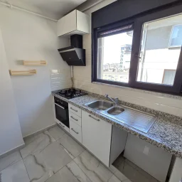Lacivertcadde Kozyatağında Ebeveynli Balkonlu 80m² Net 3+1