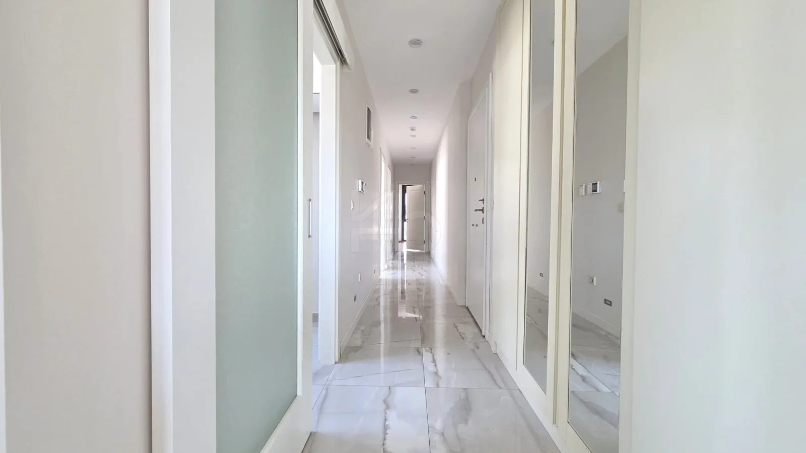 Lacivertcadde Kozyatağında Ebeveynli Balkonlu 80m² Net 3+1