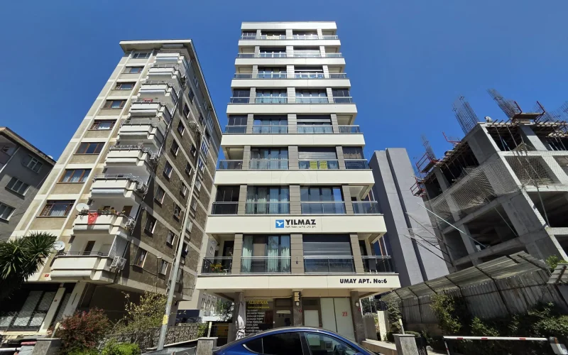 Lacivertcadde Kozyatağında Ebeveynli Balkonlu 80m² Net 3+1