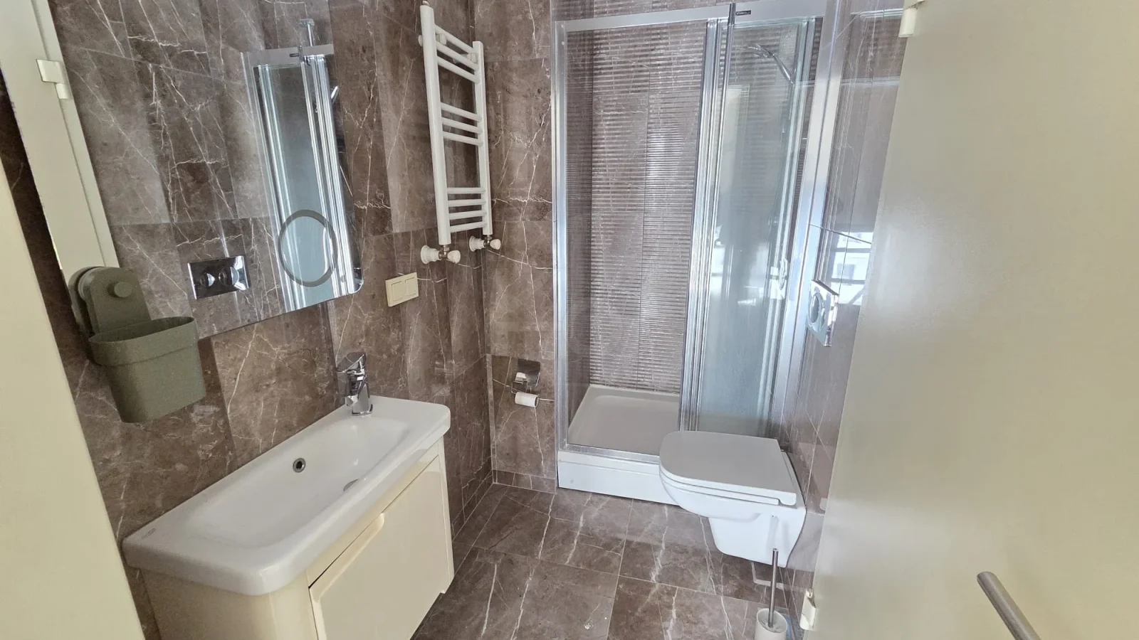 Lacivertcadde Kozyatağında Ebeveynli Balkonlu 80m² Net 3+1