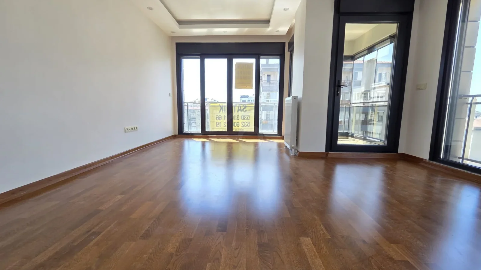Lacivertcadde Kozyatağında Ebeveynli Balkonlu 80m² Net 3+1