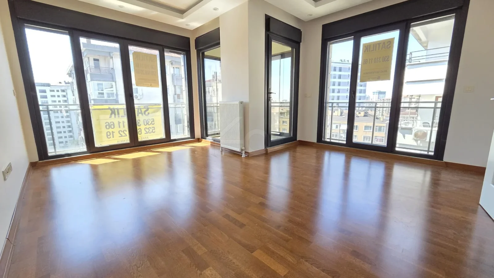 Lacivertcadde Kozyatağında Ebeveynli Balkonlu 80m² Net 3+1