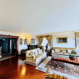 Suadiye Yalı Parselinde Deniz Manzaralı 300 M2 5+2 Dubleks