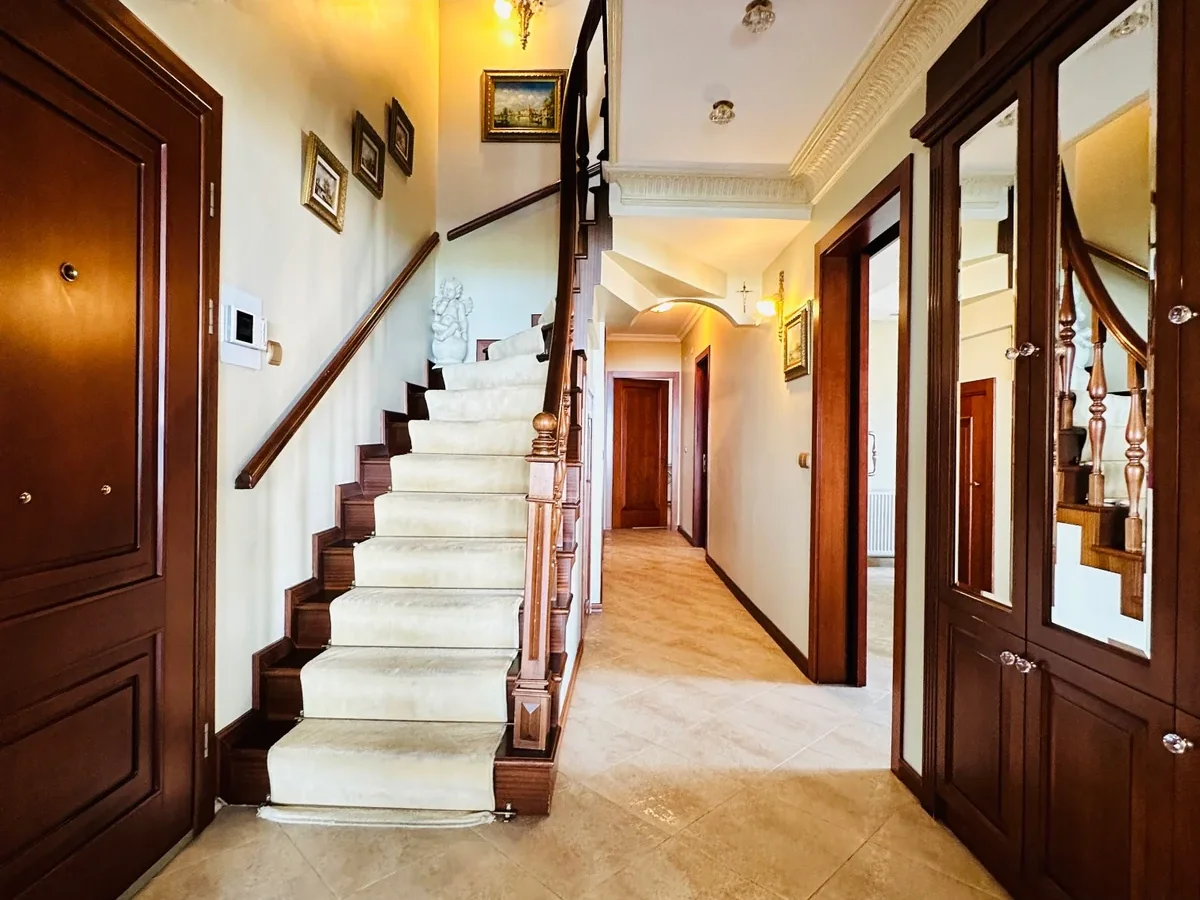 Suadiye Yalı Parselinde Deniz Manzaralı 300 M2 5+2 Dubleks