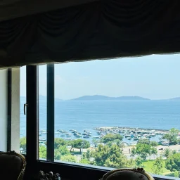 Suadiye Yalı Parselinde Deniz Manzaralı 300 M2 5+2 Dubleks