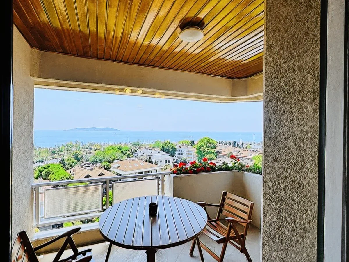 Suadiye Yalı Parselinde Deniz Manzaralı 300 M2 5+2 Dubleks