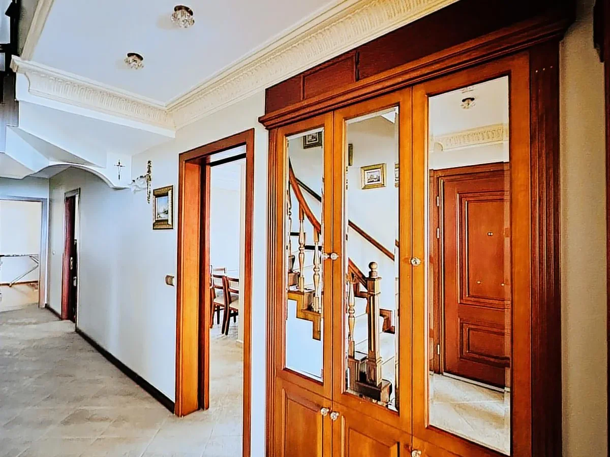 Suadiye Yalı Parselinde Deniz Manzaralı 300 M2 5+2 Dubleks