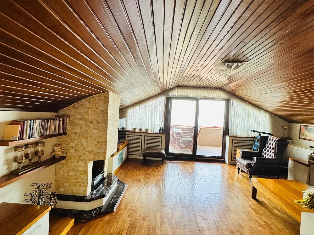 Suadiye Yalı Parselinde Deniz Manzaralı 300 M2 5+2 Dubleks