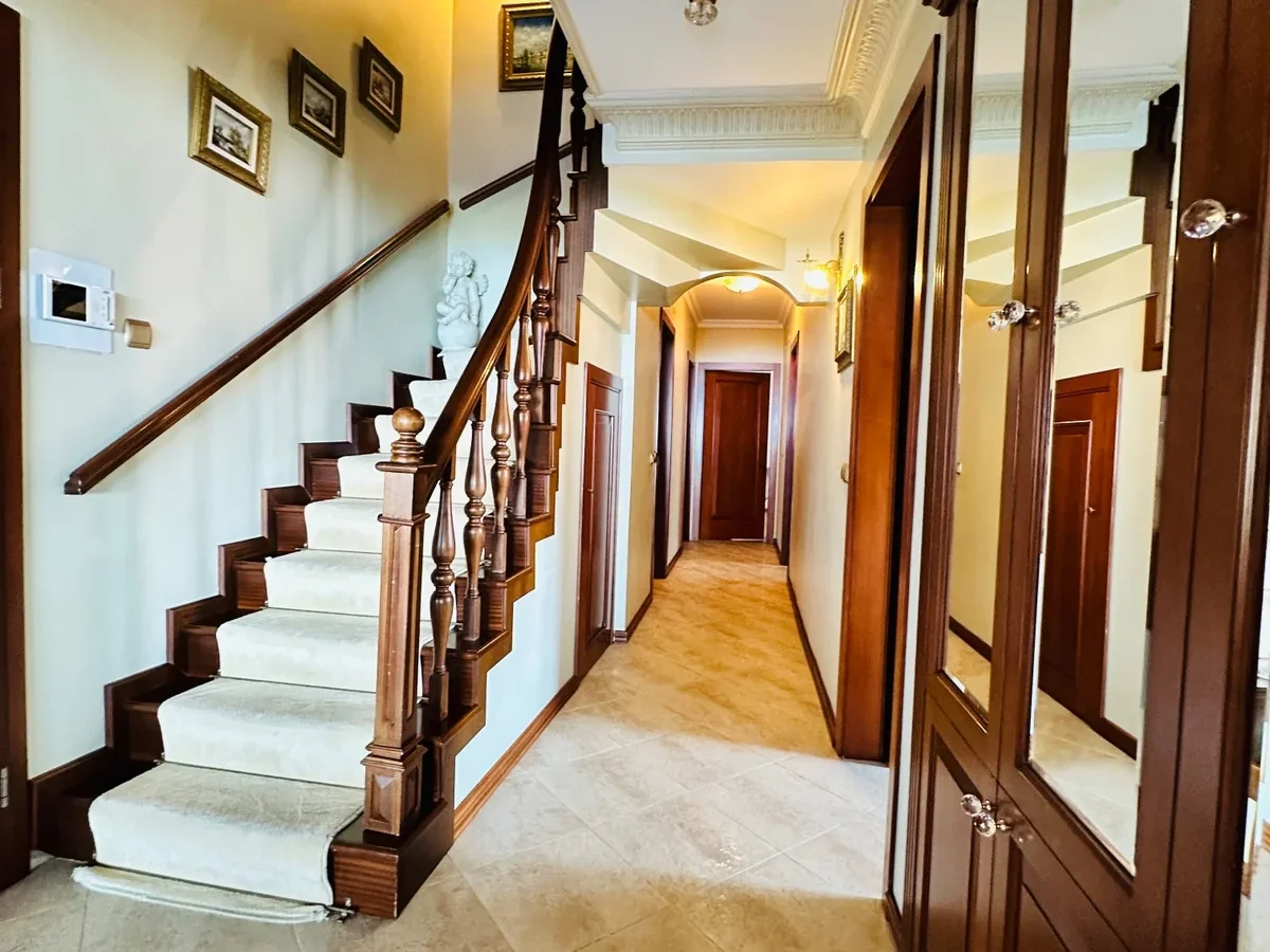 Suadiye Yalı Parselinde Deniz Manzaralı 300 M2 5+2 Dubleks