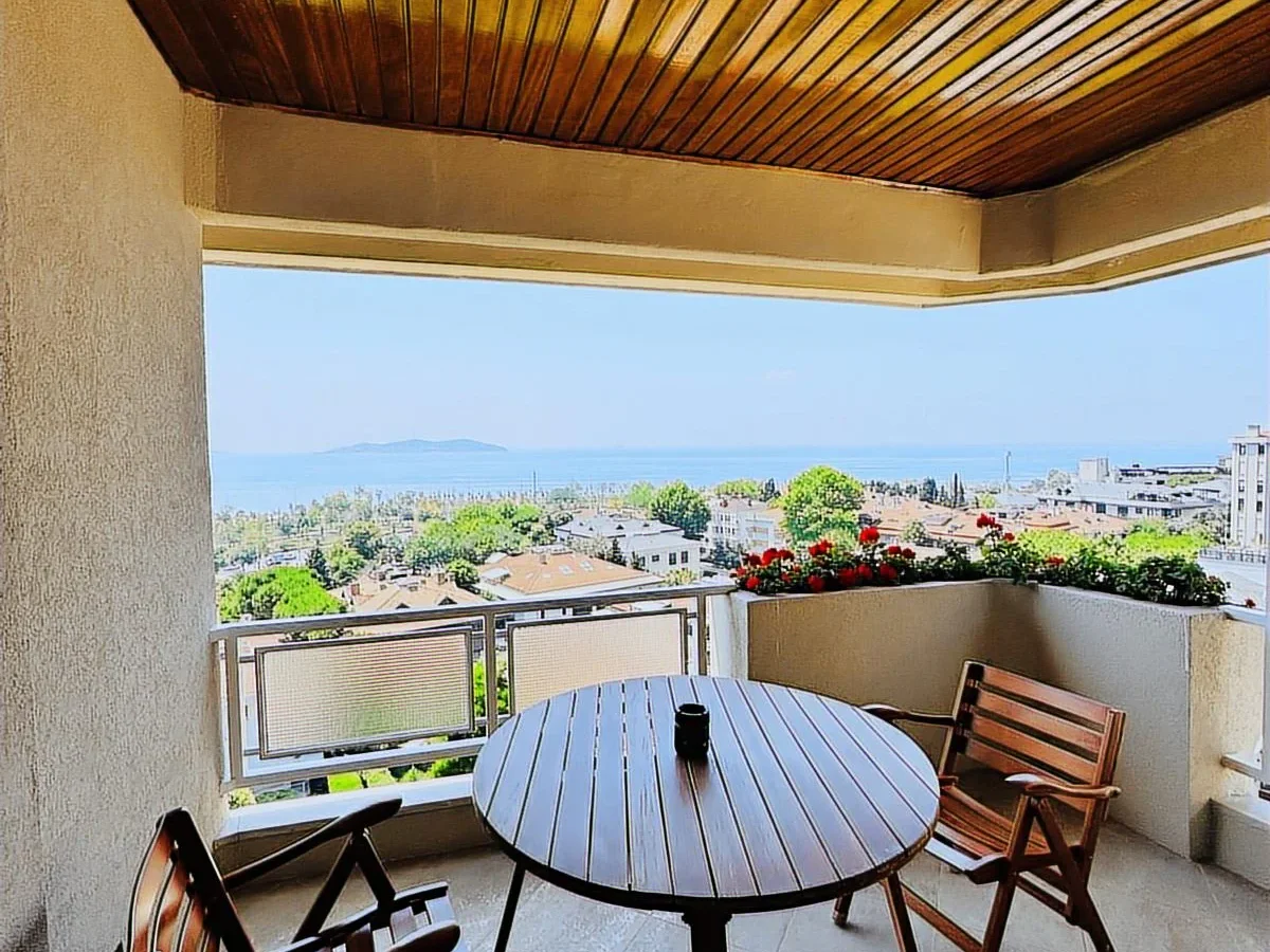 Suadiye Yalı Parselinde Deniz Manzaralı 300 M2 5+2 Dubleks