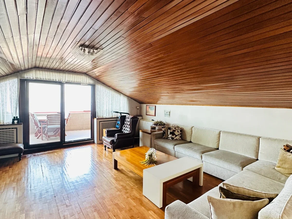 Suadiye Yalı Parselinde Deniz Manzaralı 300 M2 5+2 Dubleks