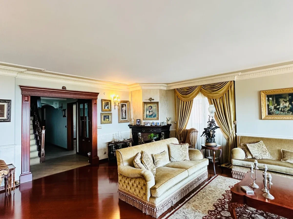 Suadiye Yalı Parselinde Deniz Manzaralı 300 M2 5+2 Dubleks