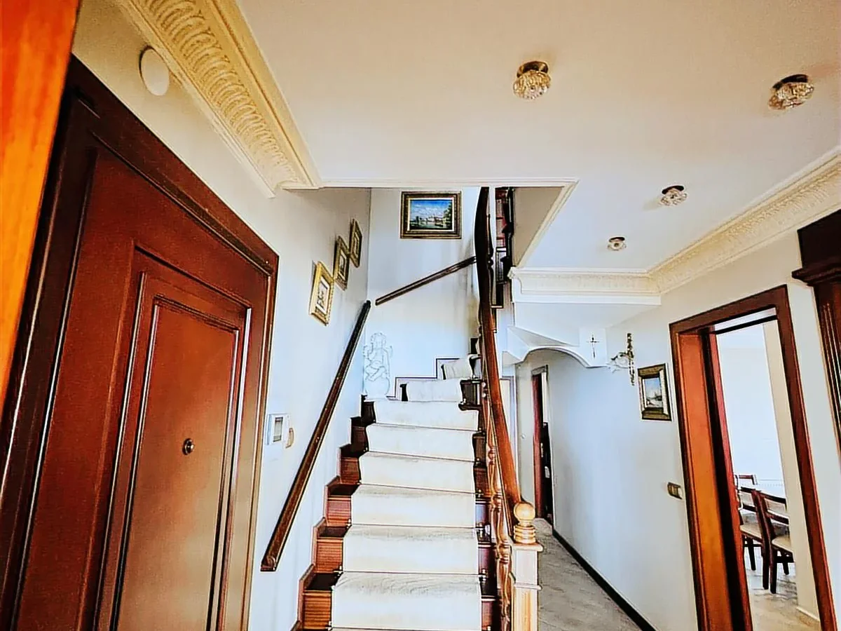 Suadiye Yalı Parselinde Deniz Manzaralı 300 M2 5+2 Dubleks