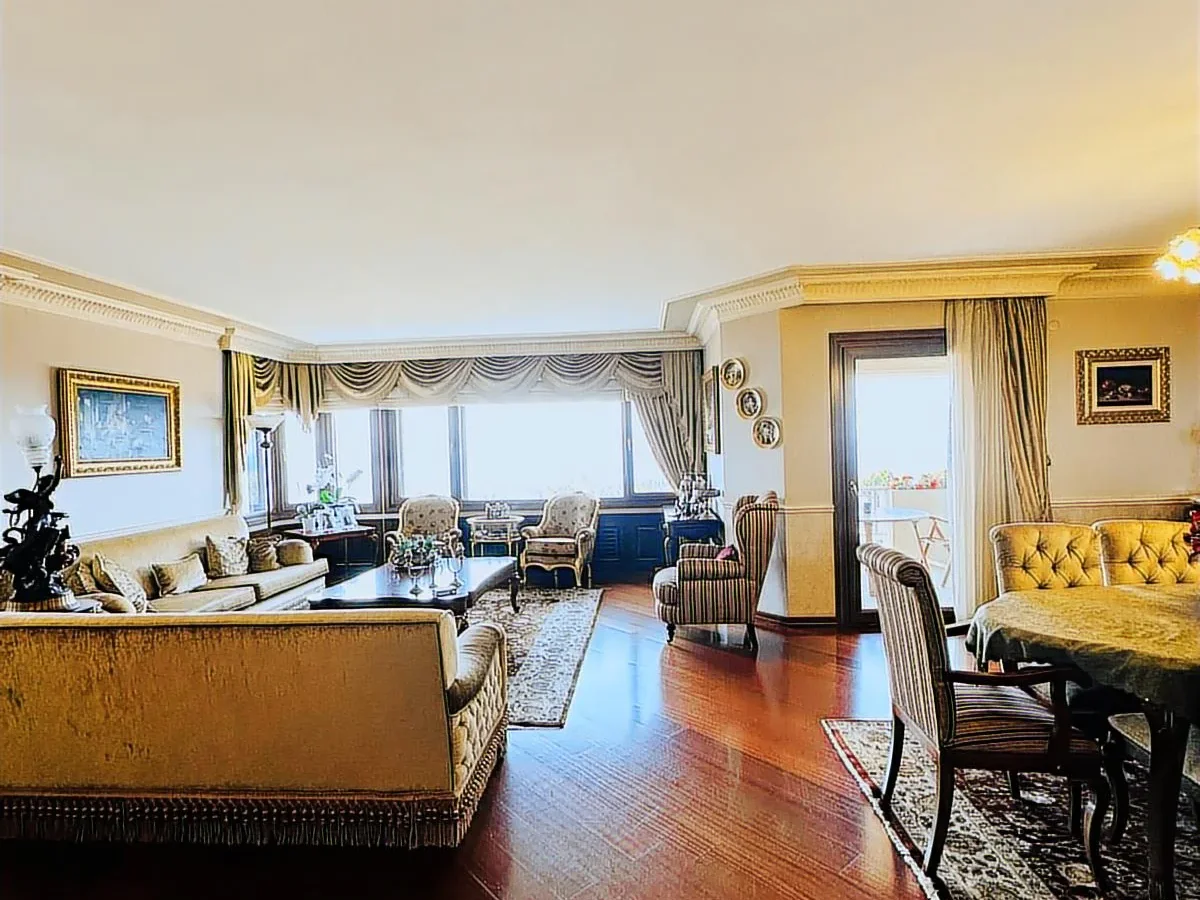 Suadiye Yalı Parselinde Deniz Manzaralı 300 M2 5+2 Dubleks
