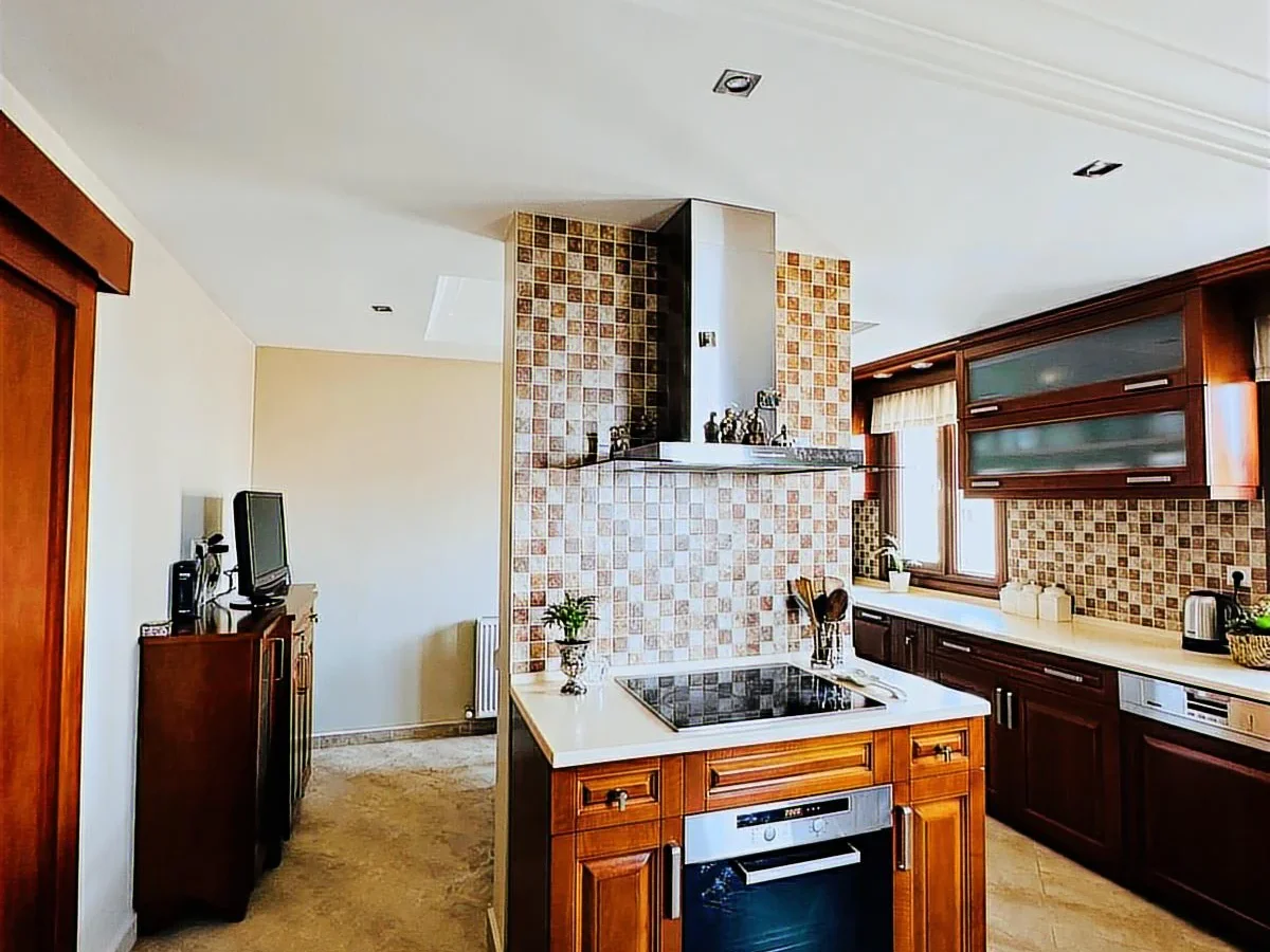 Suadiye Yalı Parselinde Deniz Manzaralı 300 M2 5+2 Dubleks