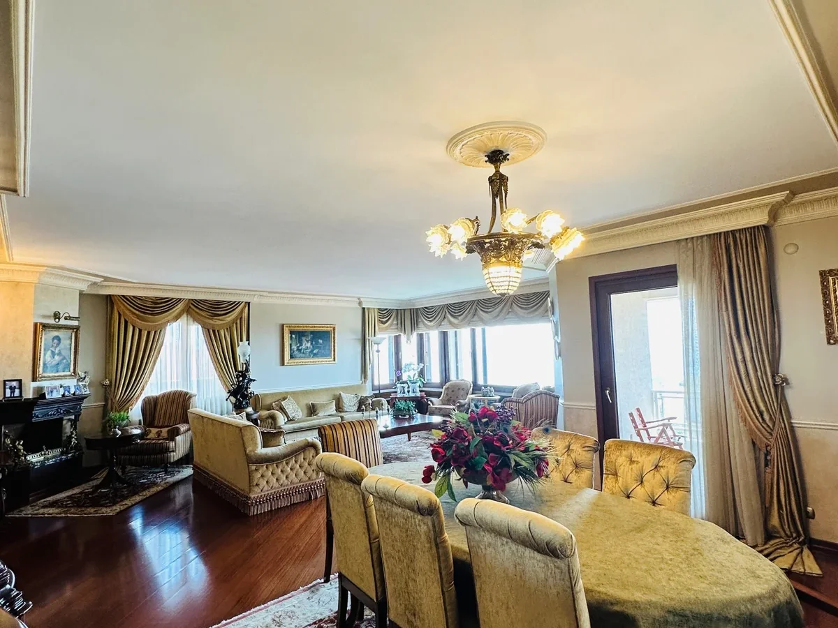 Suadiye Yalı Parselinde Deniz Manzaralı 300 M2 5+2 Dubleks
