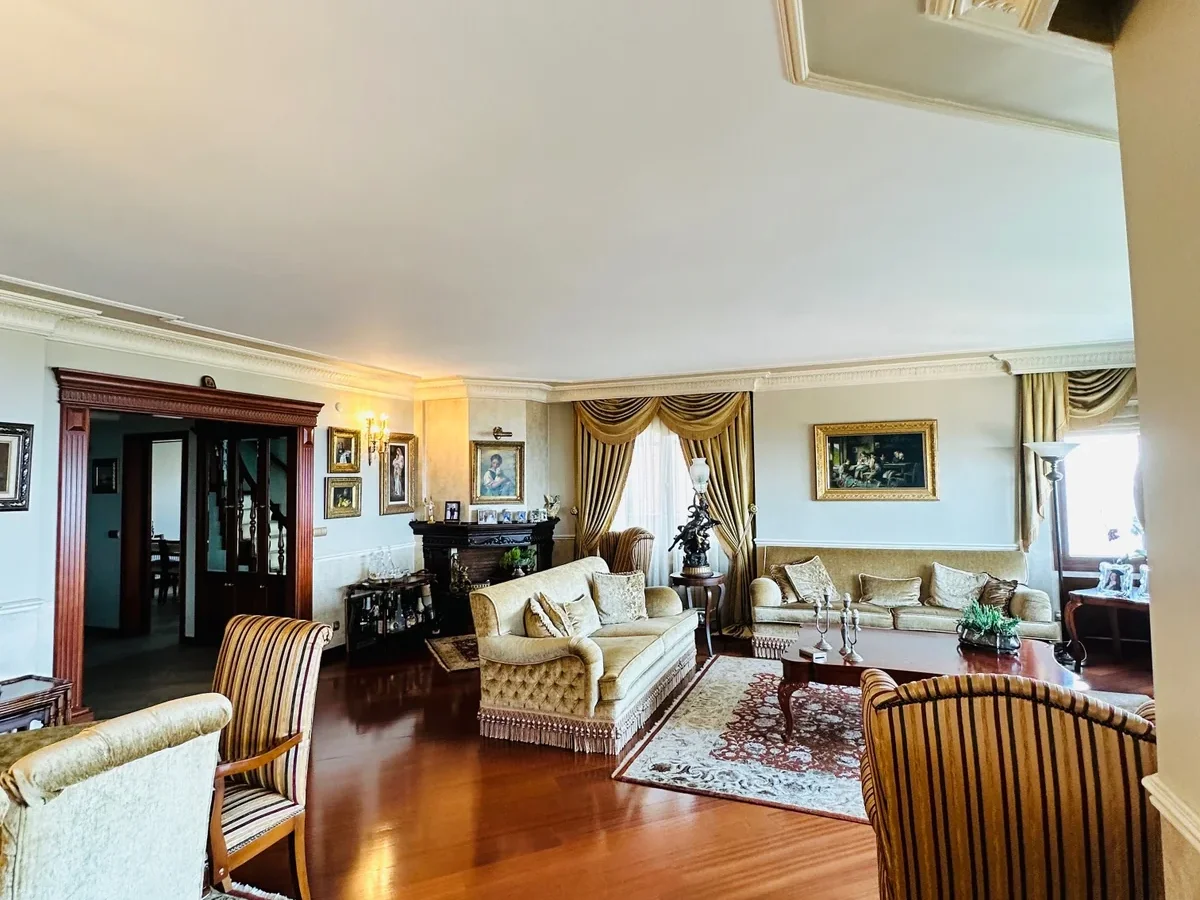 Suadiye Yalı Parselinde Deniz Manzaralı 300 M2 5+2 Dubleks