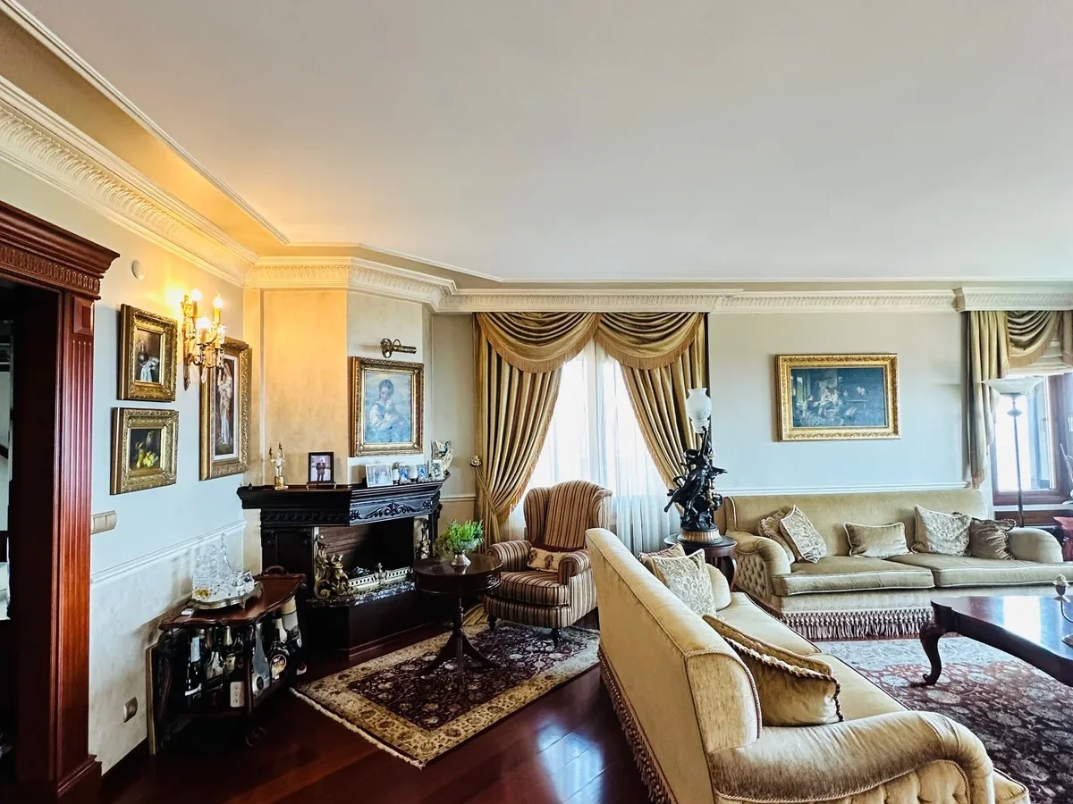 Suadiye Yalı Parselinde Deniz Manzaralı 300 M2 5+2 Dubleks