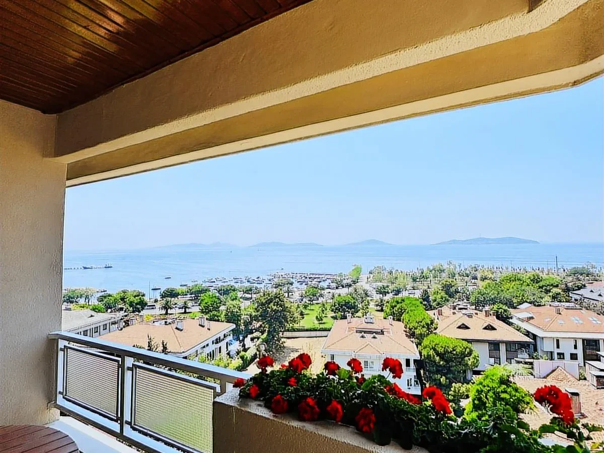 Suadiye Yalı Parselinde Deniz Manzaralı 300 M2 5+2 Dubleks