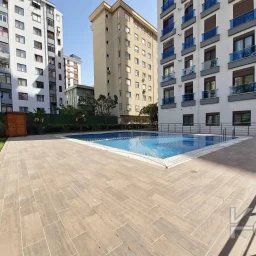 Laci̇vertcadde Suadi̇ye Ayşekadin Metro Yakini 3+1 Havuzlu 130m²