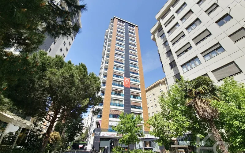 Laci̇vertcadde Suadi̇ye Ayşekadin Metro Yakini 3+1 Havuzlu 130m²