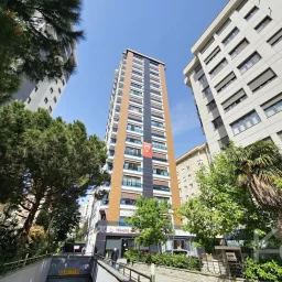 Laci̇vertcadde Suadi̇ye Ayşekadin Metro Yakini 3+1 Havuzlu 130m²