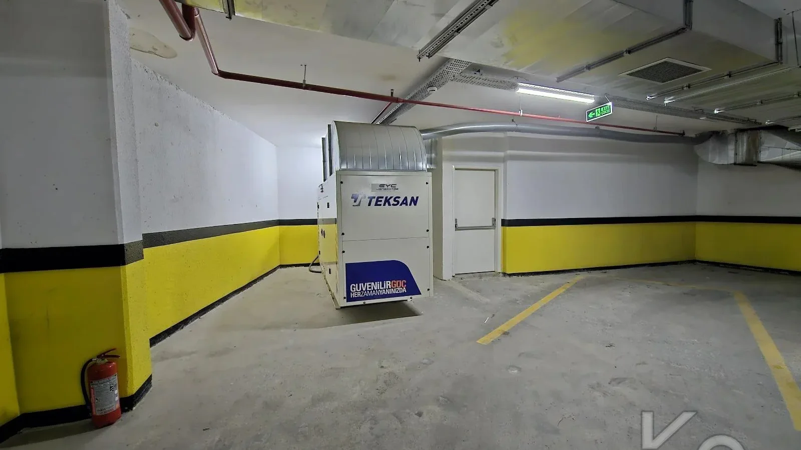 Laci̇vertcadde Suadi̇ye Ayşekadin Metro Yakini 3+1 Havuzlu 130m²