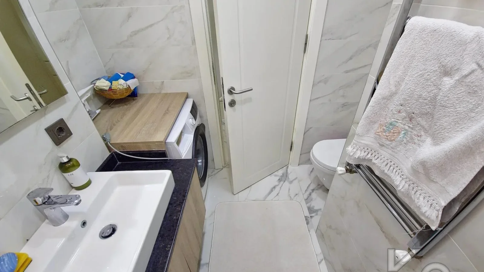 Laci̇vertcadde Suadi̇ye Ayşekadin Metro Yakini 3+1 Havuzlu 130m²