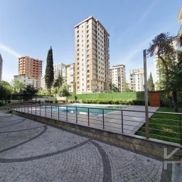 Laci̇vertcadde Suadi̇ye Ayşekadin Metro Yakini 3+1 Havuzlu 130m²