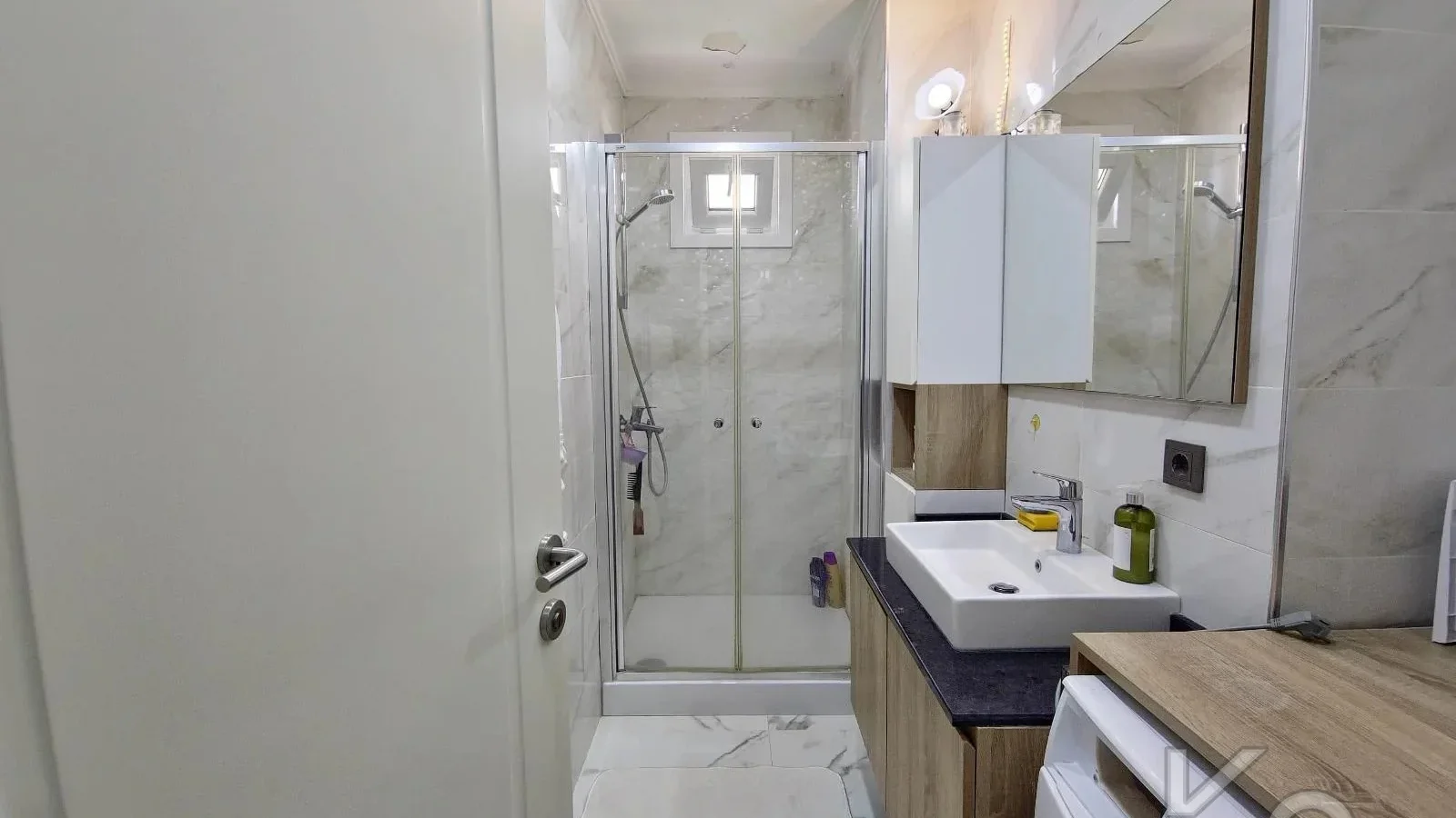Laci̇vertcadde Suadi̇ye Ayşekadin Metro Yakini 3+1 Havuzlu 130m²