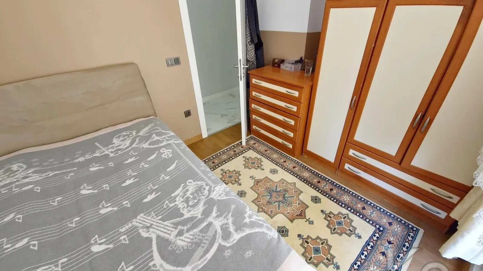 Laci̇vertcadde Suadi̇ye Ayşekadin Metro Yakini 3+1 Havuzlu 130m²