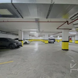 Laci̇vertcadde Suadi̇ye Ayşekadin Metro Yakini 3+1 Havuzlu 130m²