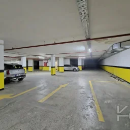 Laci̇vertcadde Suadi̇ye Ayşekadin Metro Yakini 3+1 Havuzlu 130m²