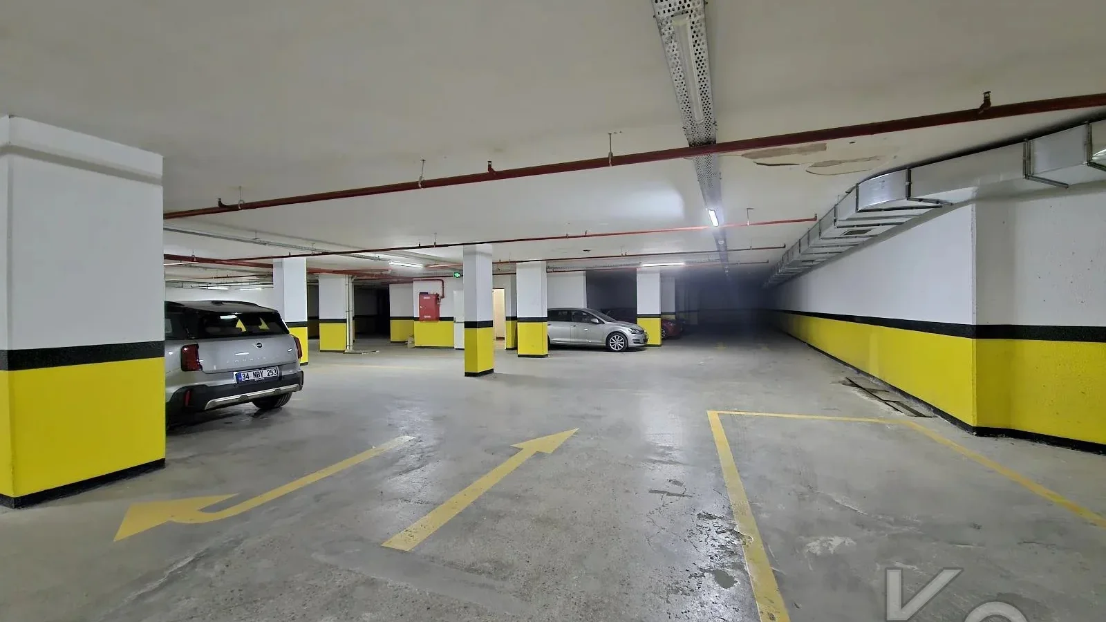 Laci̇vertcadde Suadi̇ye Ayşekadin Metro Yakini 3+1 Havuzlu 130m²
