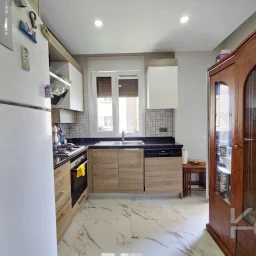 Laci̇vertcadde Suadi̇ye Ayşekadin Metro Yakini 3+1 Havuzlu 130m²