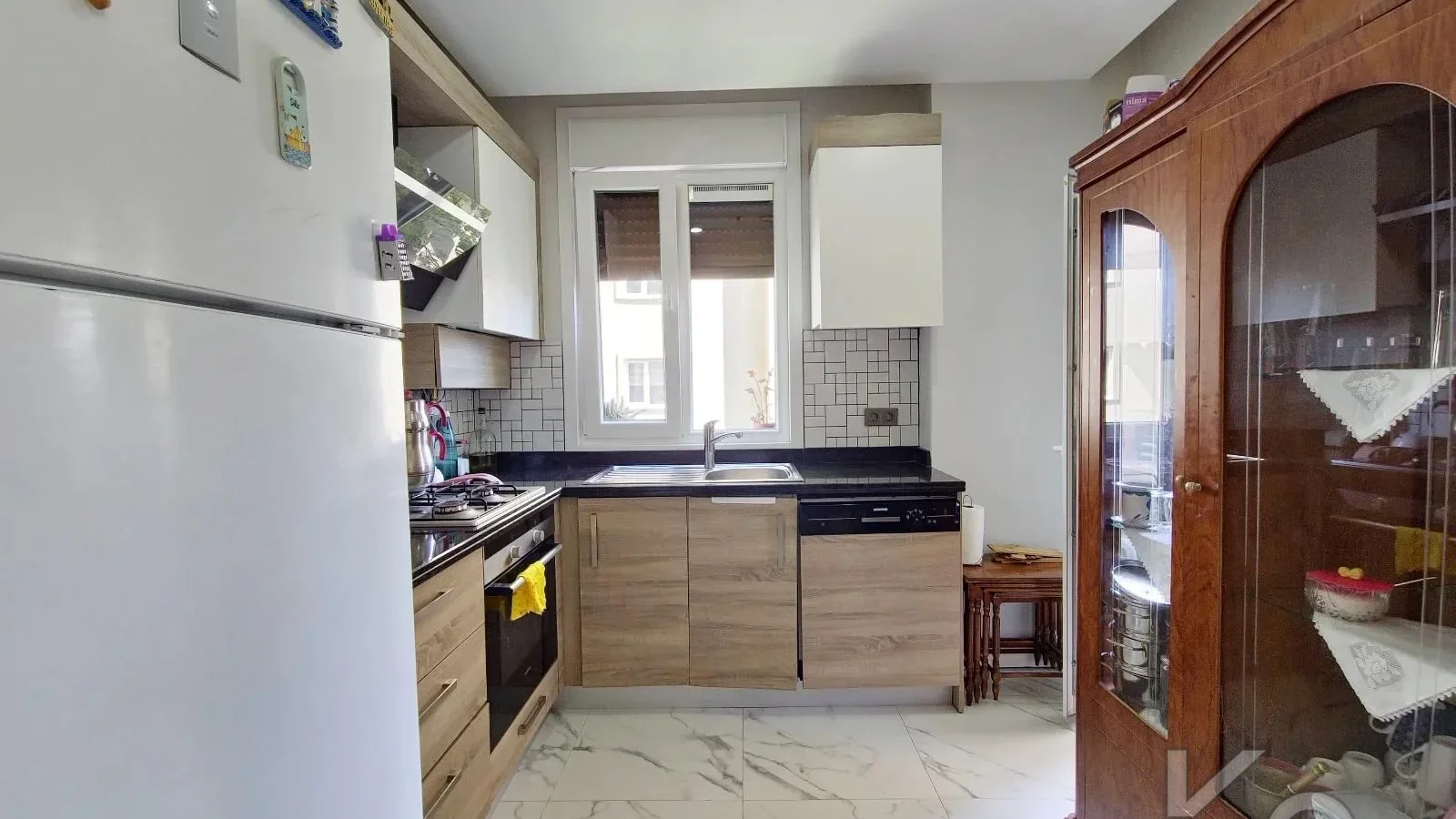 Laci̇vertcadde Suadi̇ye Ayşekadin Metro Yakini 3+1 Havuzlu 130m²