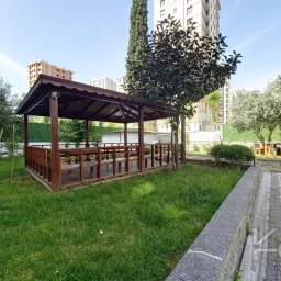 Laci̇vertcadde Suadi̇ye Ayşekadin Metro Yakini 3+1 Havuzlu 130m²