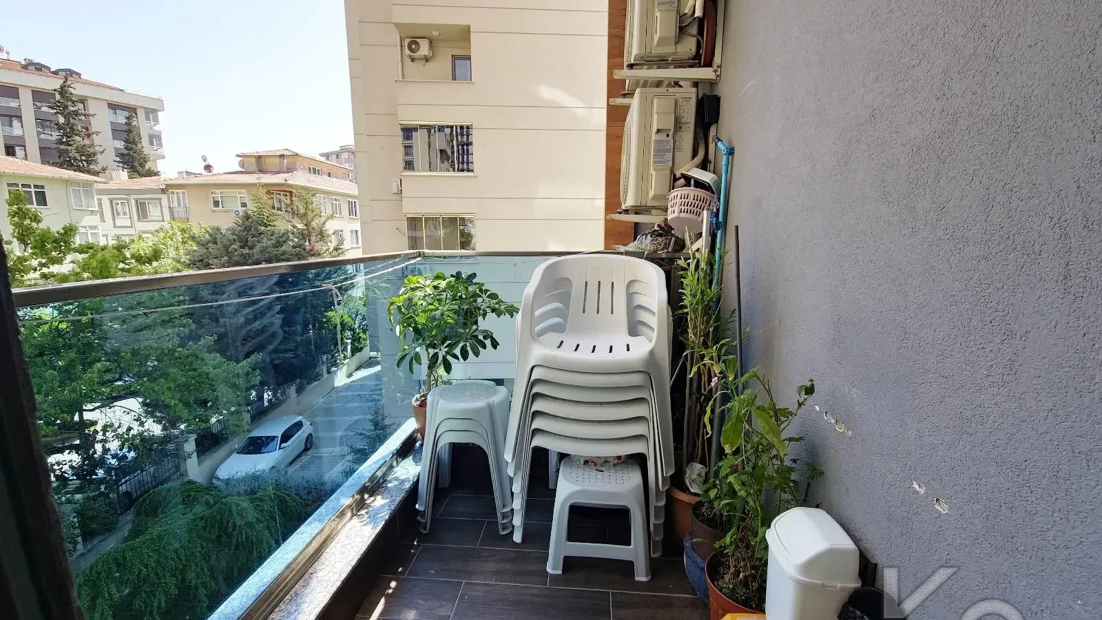 Laci̇vertcadde Suadi̇ye Ayşekadin Metro Yakini 3+1 Havuzlu 130m²