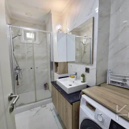 Laci̇vertcadde Suadi̇ye Ayşekadin Metro Yakini 3+1 Havuzlu 130m²
